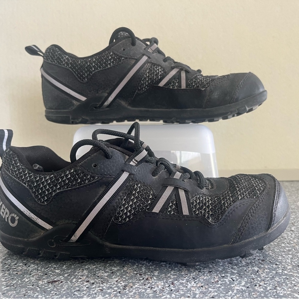 Women’s Xero Terraflex 2 barefoot zero drop hiking shoes.